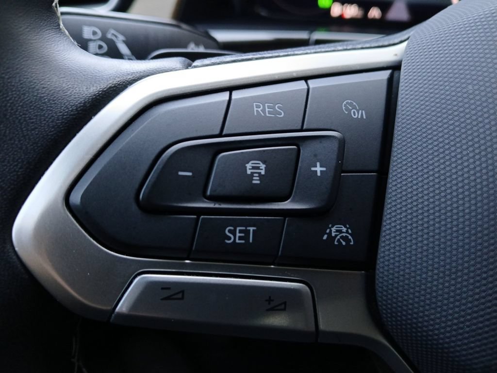 Used 2024 Volkswagen Atlas SE FWD image 11