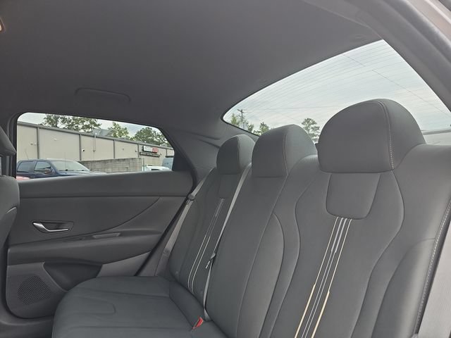 Used 2023 Hyundai Elantra SEL w/ Convenience Package FWD image 15