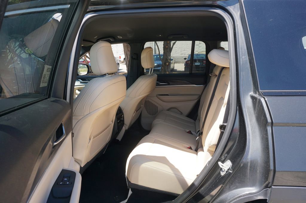 Used 2023 Jeep Grand Cherokee Limited AWD/4WD image 13