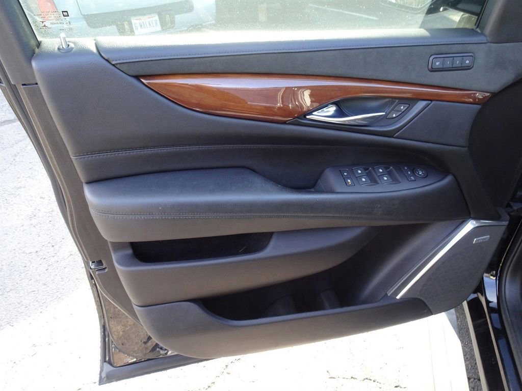 Used 2019 Cadillac Escalade Premium Luxury image 13