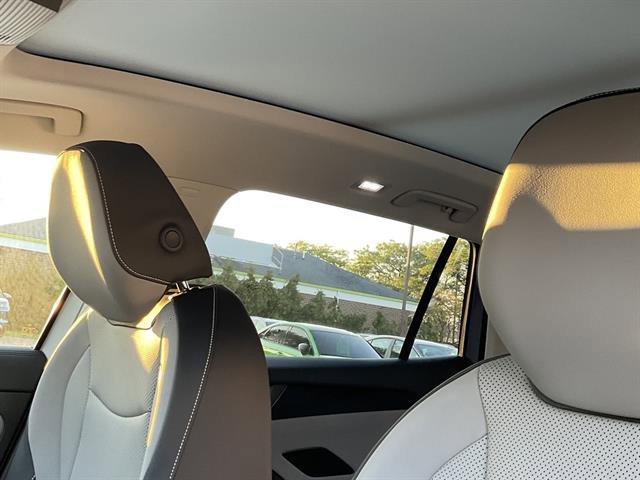 New 2025 Volkswagen Tiguan SE image 8