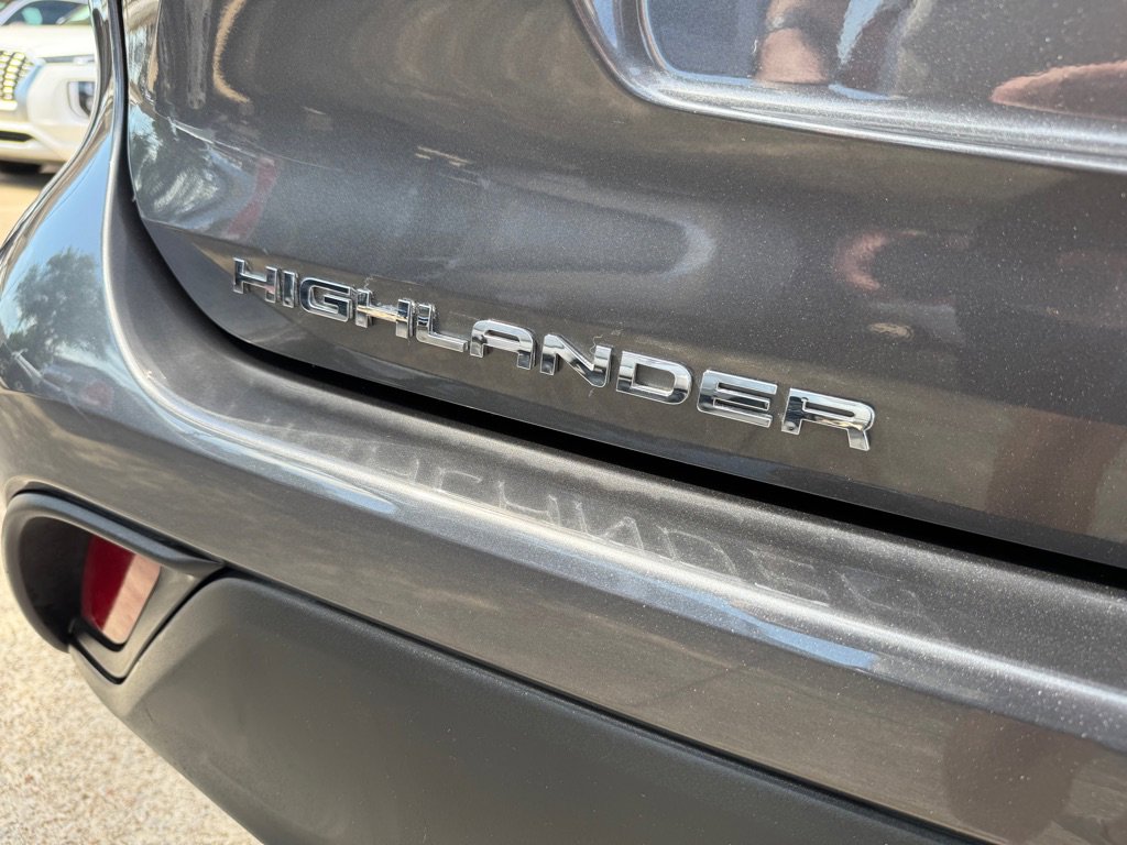 Used 2023 Toyota Highlander XLE FWD image 9