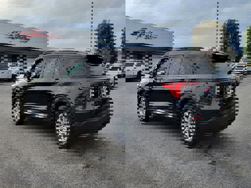 Used 2025 Ford Explorer Active image 3
