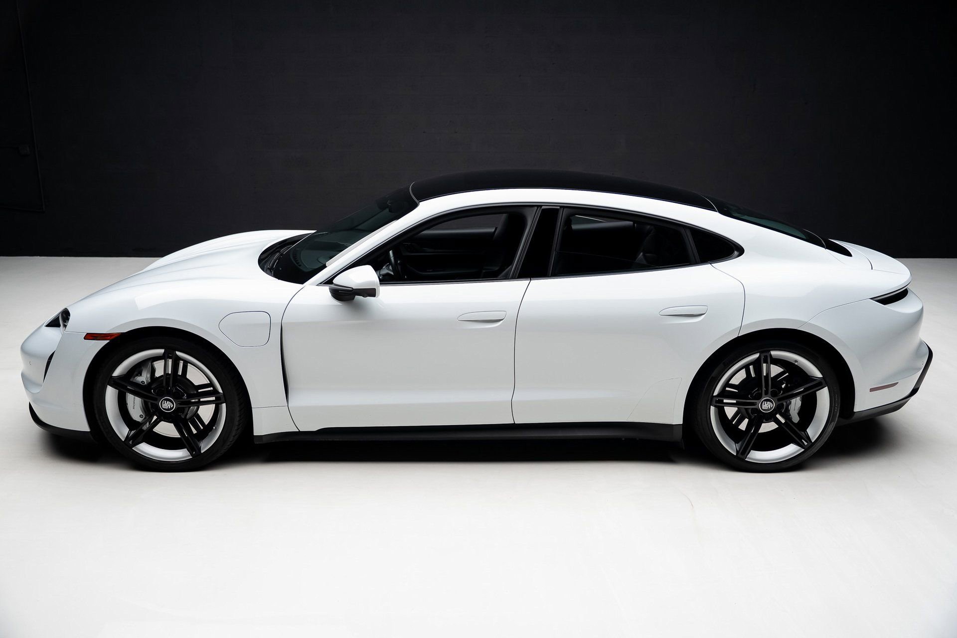 Used 2022 Porsche Taycan image 15