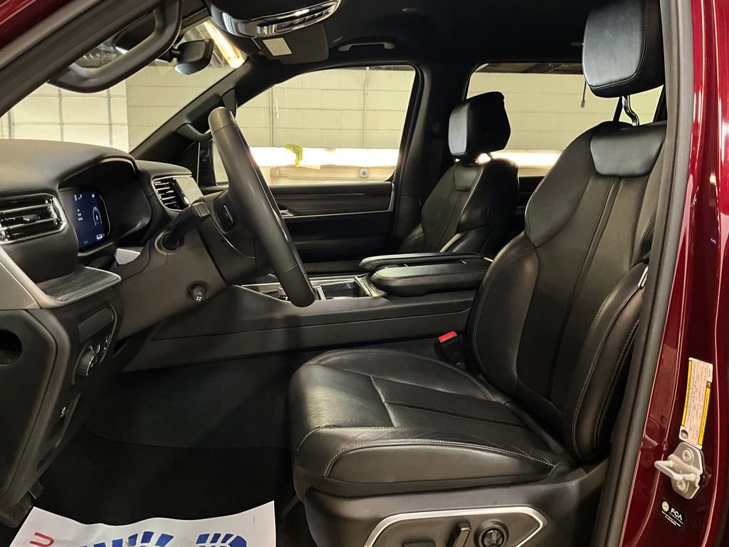 Used 2024 Jeep Wagoneer L Series II w/ Flexible Seating Group image 12