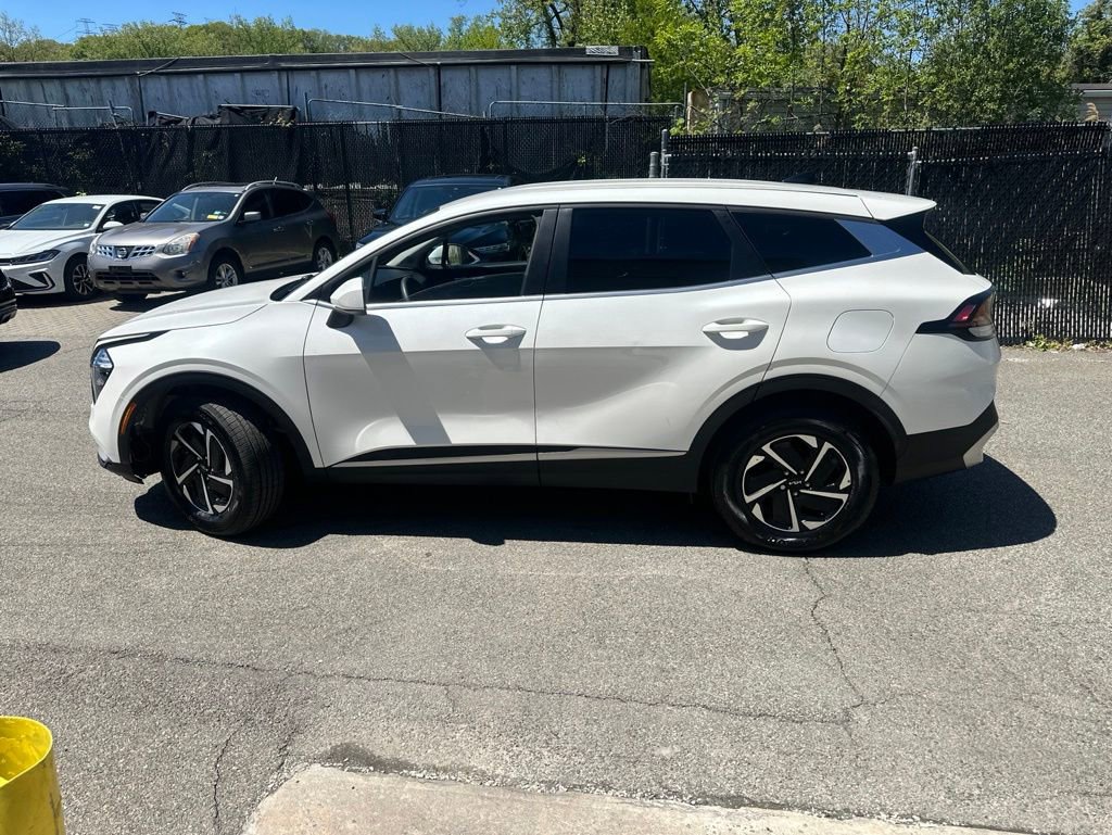 Used 2023 Kia Sportage LX AWD/4WD image 3