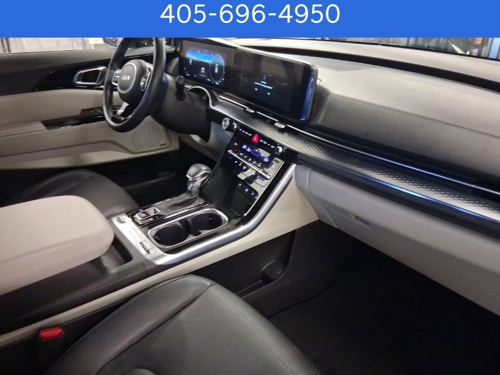 Used 2023 Kia Carnival SX Prestige image 8