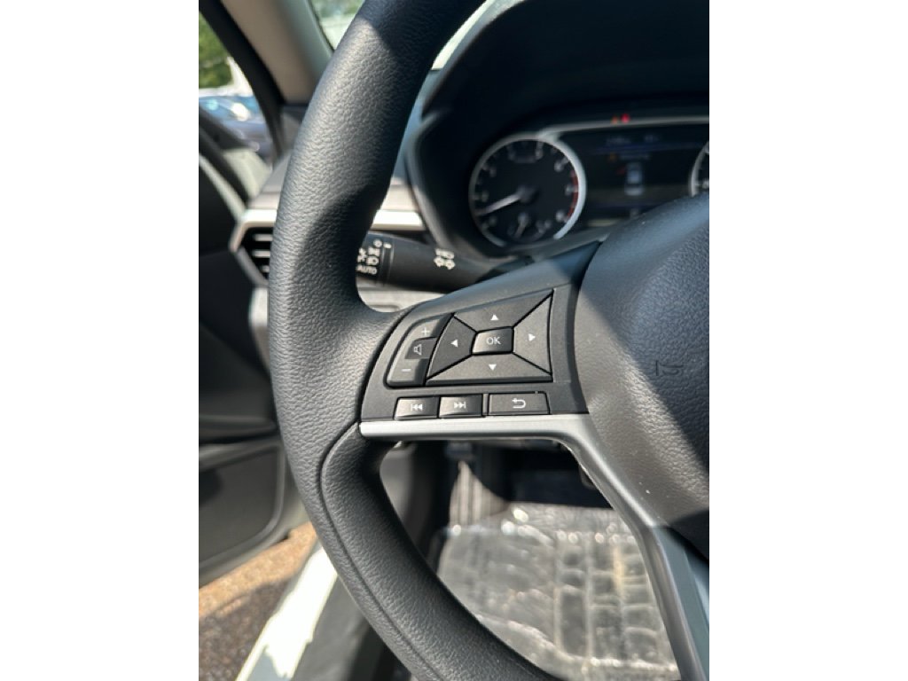 Used 2025 Nissan Altima 2.5 SV image 19