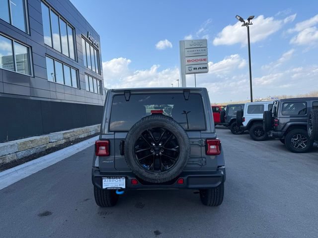 Used 2022 Jeep Wrangler Unlimited Sahara w/ Cold Weather Group AWD/4WD image 4