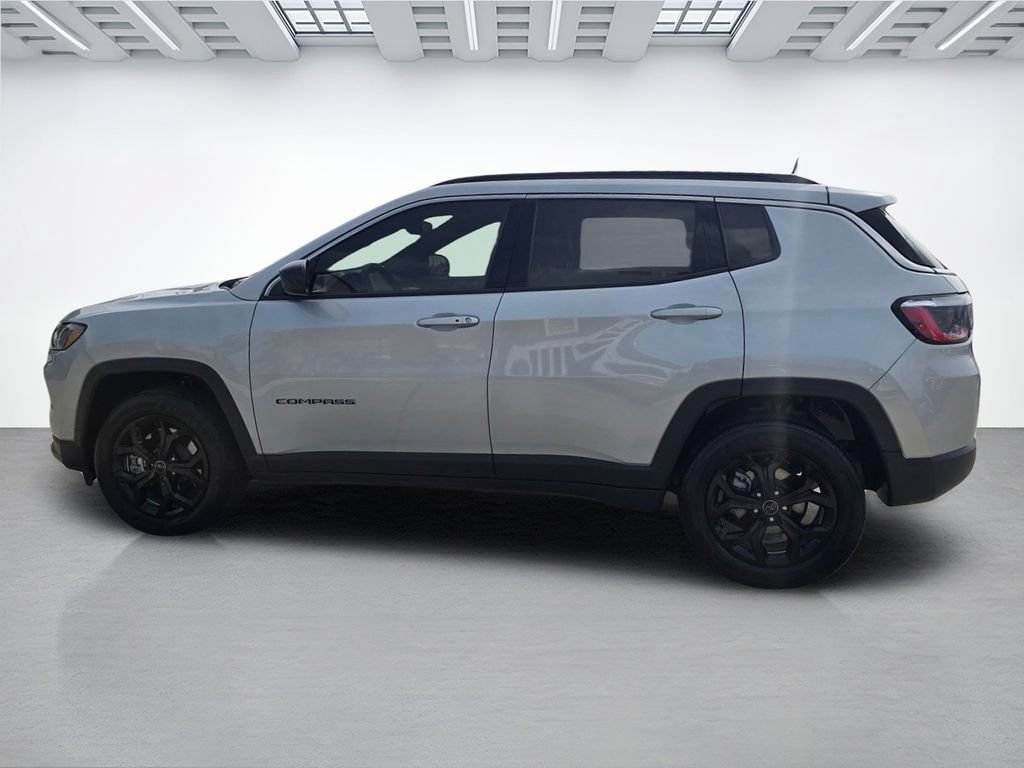 Used 2025 Jeep Compass Latitude AWD/4WD image 6