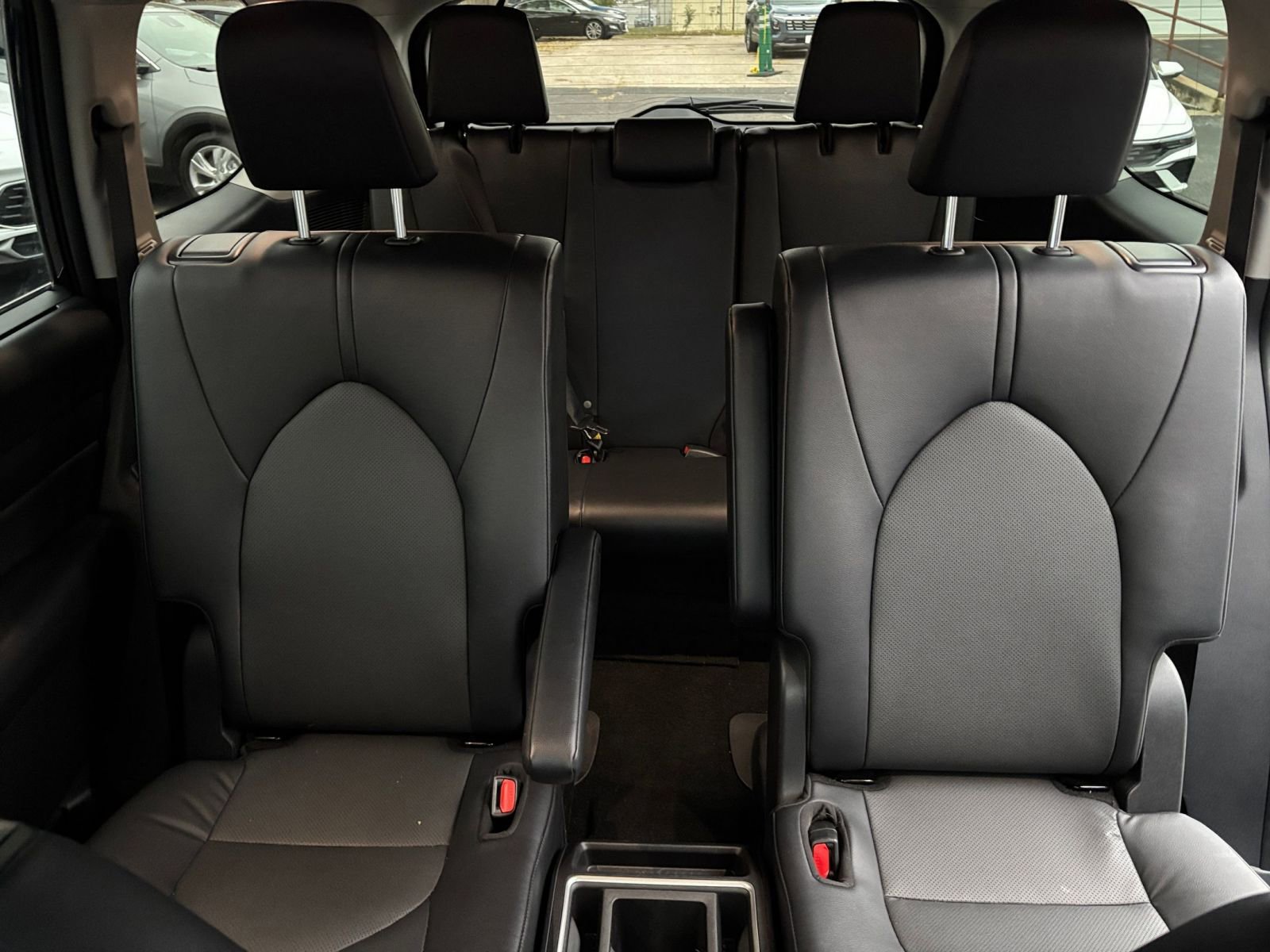 Used 2025 Toyota Grand Highlander LE image 34