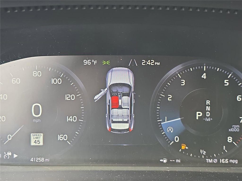 Used 2019 Volvo XC40 T5 Momentum image 25