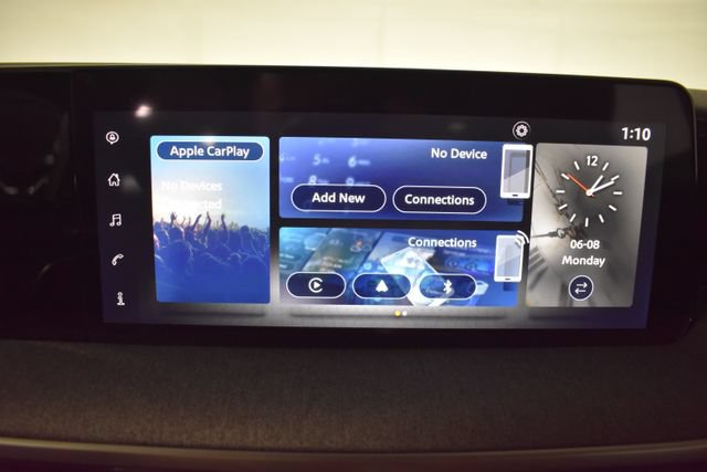 Certified 2025 Nissan Kicks SV AWD/4WD image 18