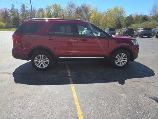 Used 2019 Ford Explorer XLT w/ Equipment Group 202A AWD/4WD image 4