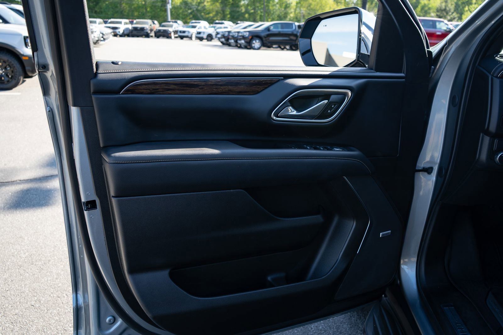Used 2024 Chevrolet Tahoe Premier RWD image 16