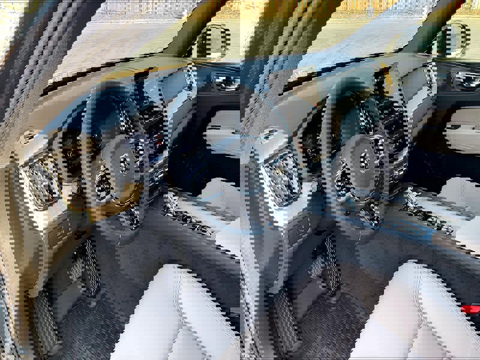 New 2026 Volvo XC60 B5 Plus w/ Protection Package Premier image 8