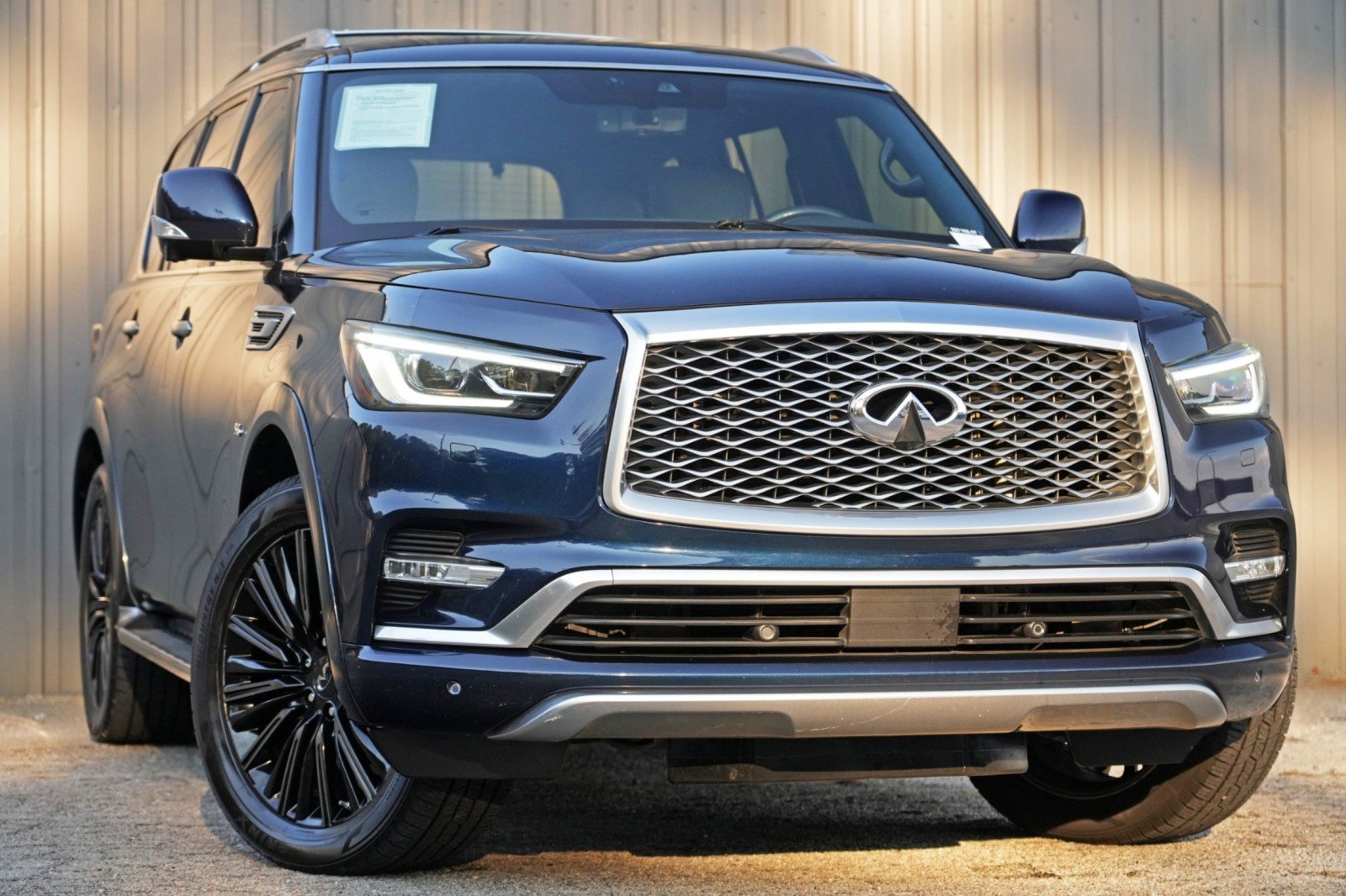 Used 2019 INFINITI QX80 Limited w/ All-Season Package AWD/4WD image 2