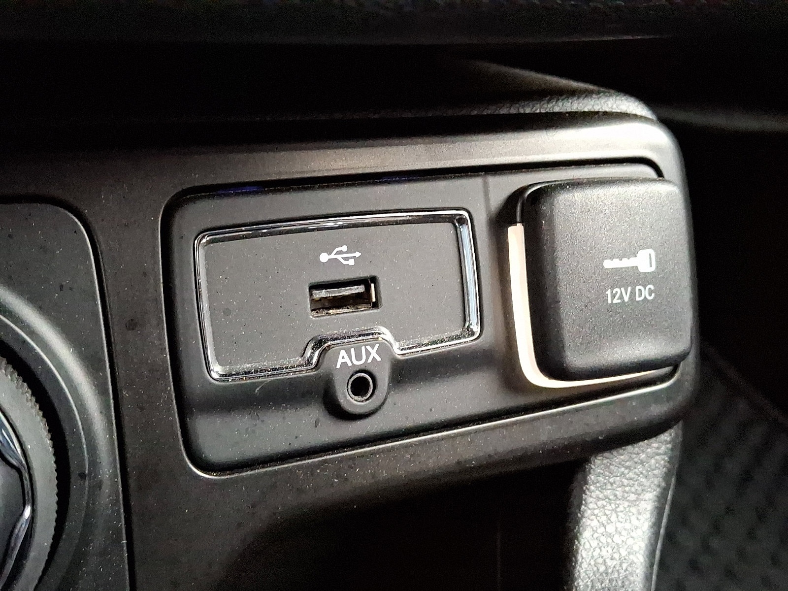 Used 2020 Jeep Renegade Latitude w/ Cold Weather Group image 23