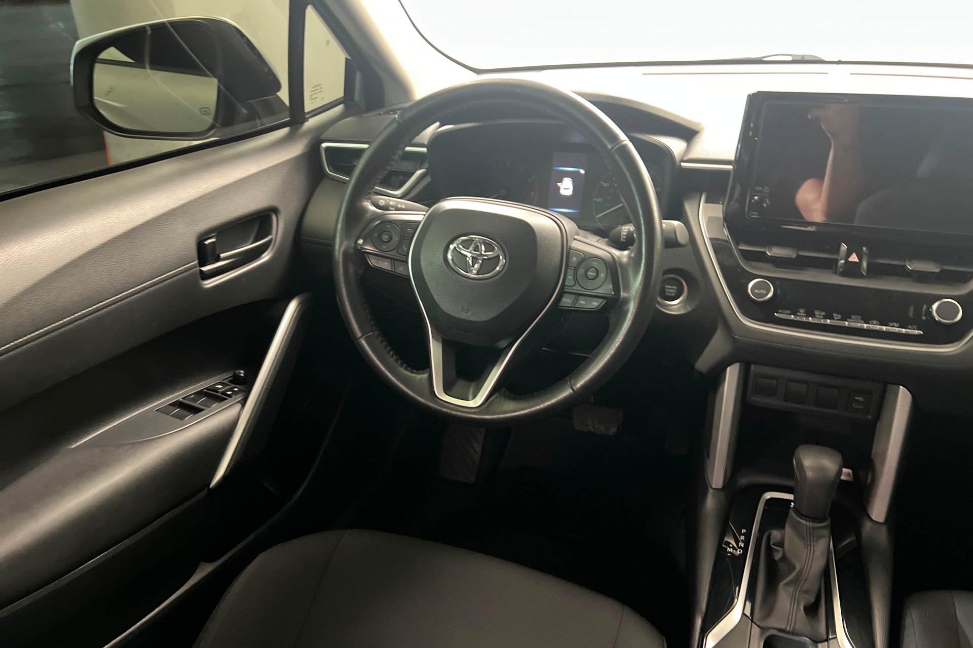 Used 2023 Toyota Corolla Cross LE w/ Moonroof Package FWD image 11