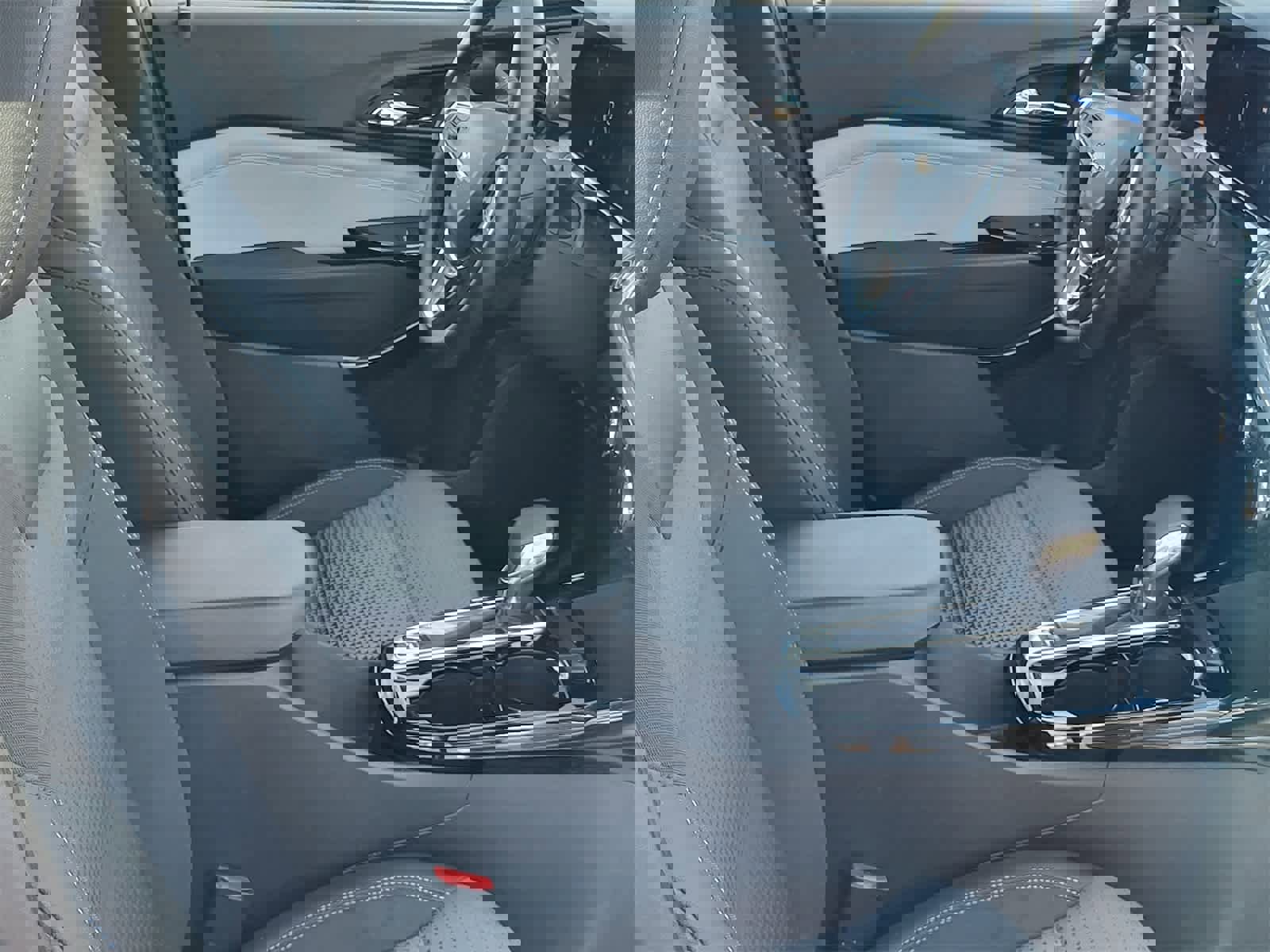 Used 2025 Chevrolet Trax LT w/ LT Convenience Package image 14