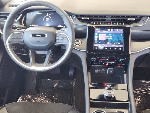 Used 2025 Jeep Grand Cherokee Altitude RWD image 28
