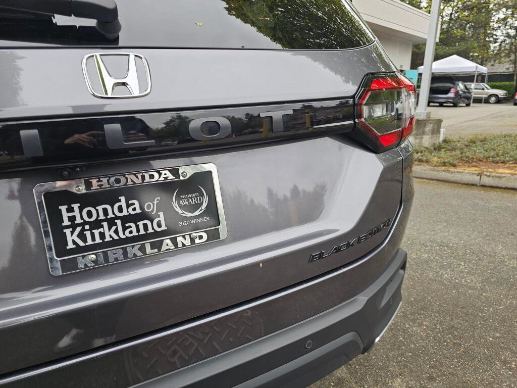 Used 2025 Honda Pilot Black Edition image 14