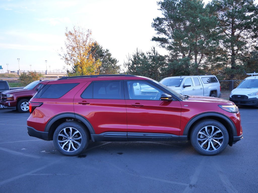 Certified 2025 Ford Explorer ST-Line AWD/4WD image 5