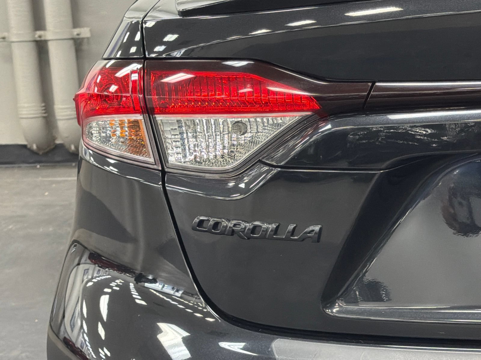 Used 2021 Toyota Corolla SE w/ SE Premium Package FWD image 13