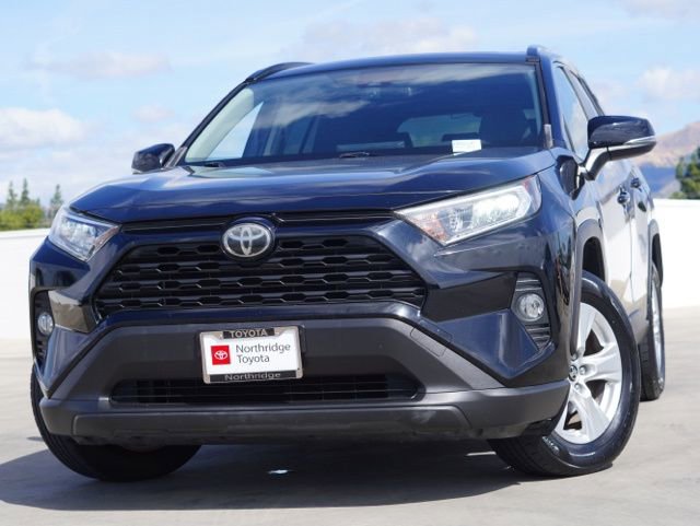 Used 2019 Toyota RAV4 XLE w/ Convenience Package FWD image 3