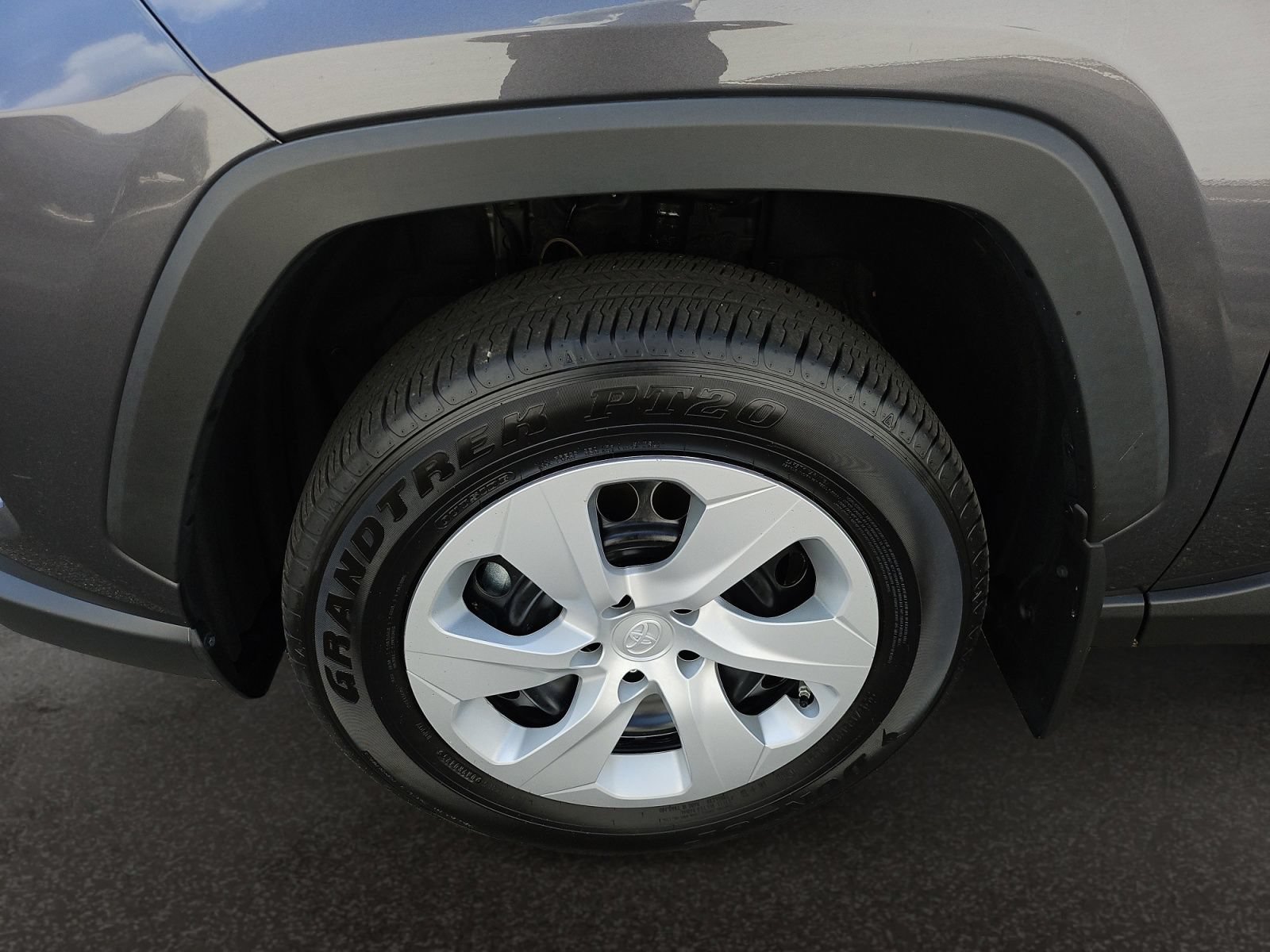 Used 2025 Toyota RAV4 LE AWD/4WD image 40