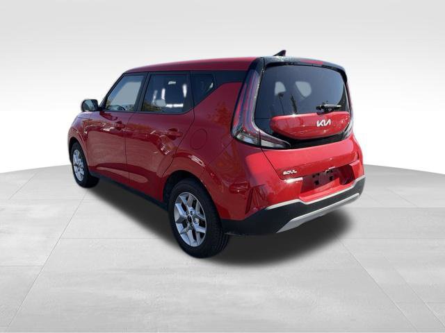 Certified 2025 Kia Soul LX w/ LX Technology Package FWD image 6