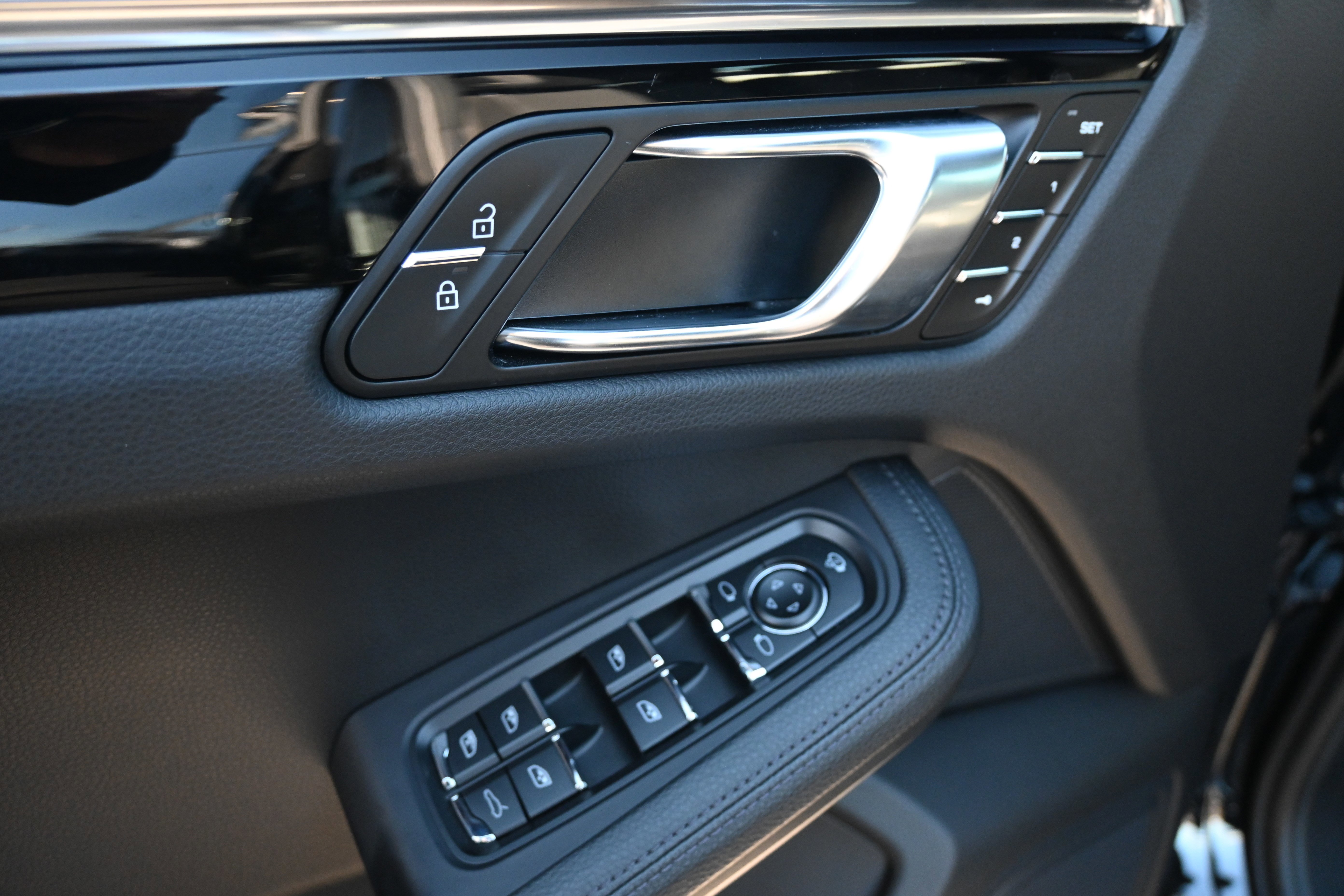 Used 2023 Porsche Macan image 17