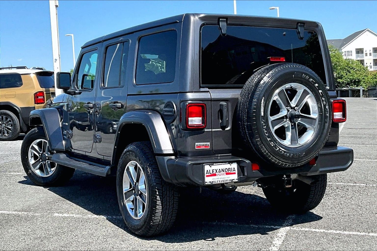 Used 2022 Jeep Wrangler Unlimited Sahara AWD/4WD image 10