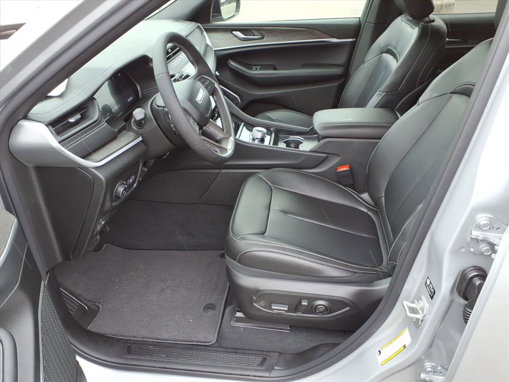 New 2026 Jeep Grand Cherokee Limited image 11