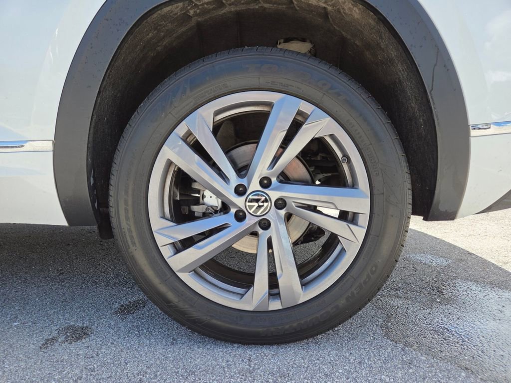 Used 2024 Volkswagen Atlas Cross Sport SEL R-Line AWD/4WD image 16