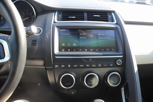 Used 2020 Jaguar E-PACE SE image 4