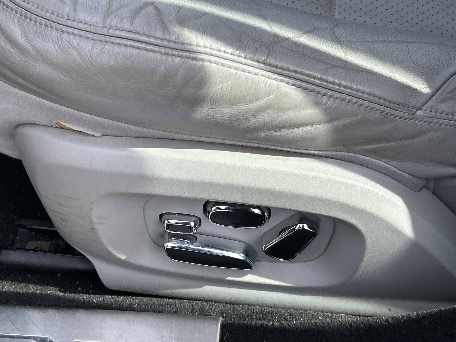 Used 2012 Jaguar XJ image 22