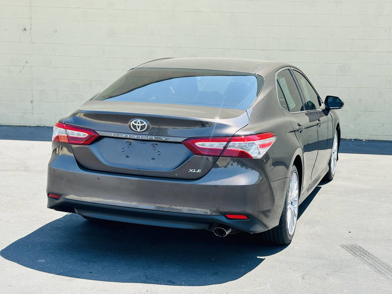 Used 2018 Toyota Camry XLE image 4
