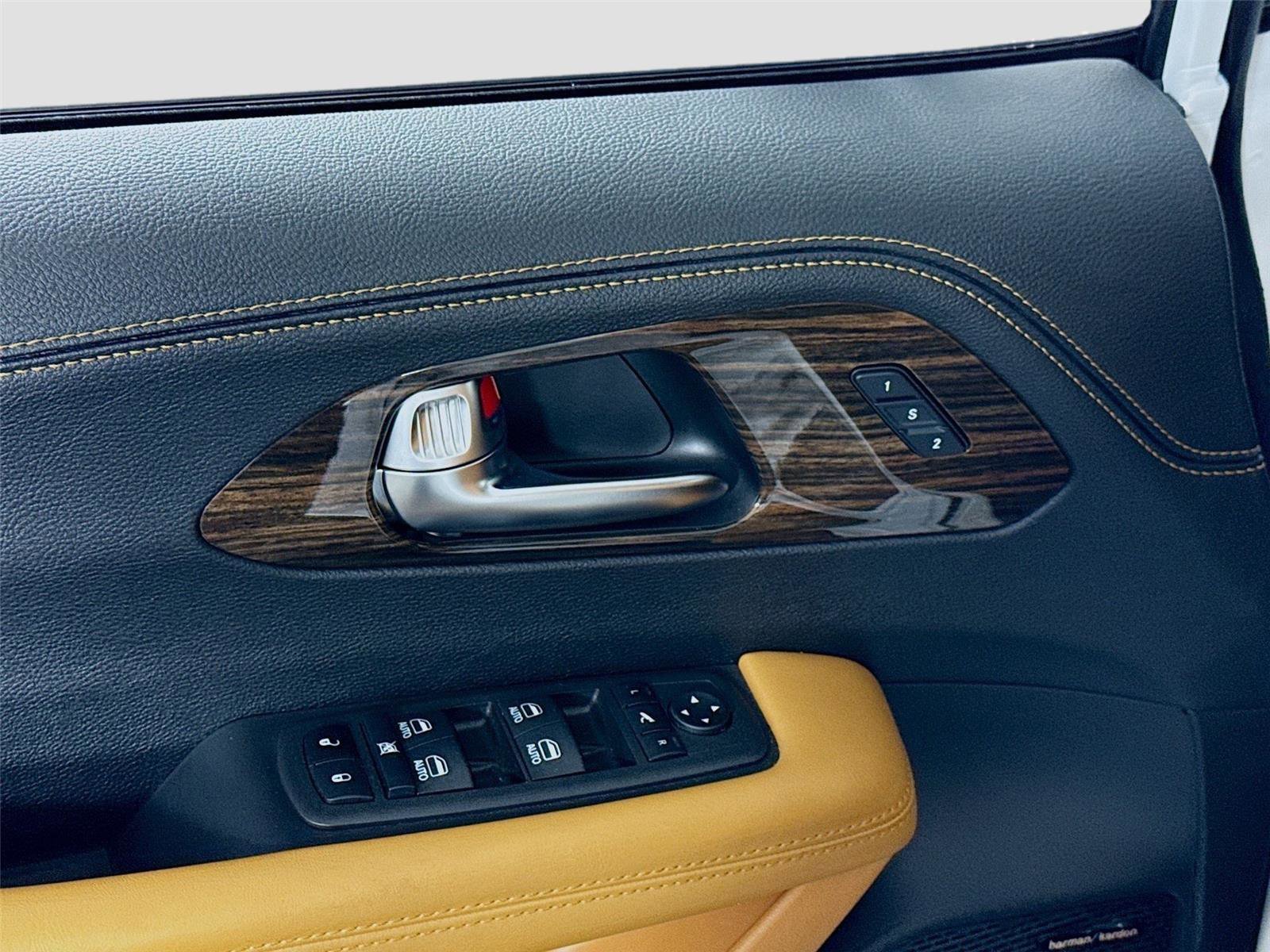 Used 2023 Chrysler Pacifica Pinnacle image 12