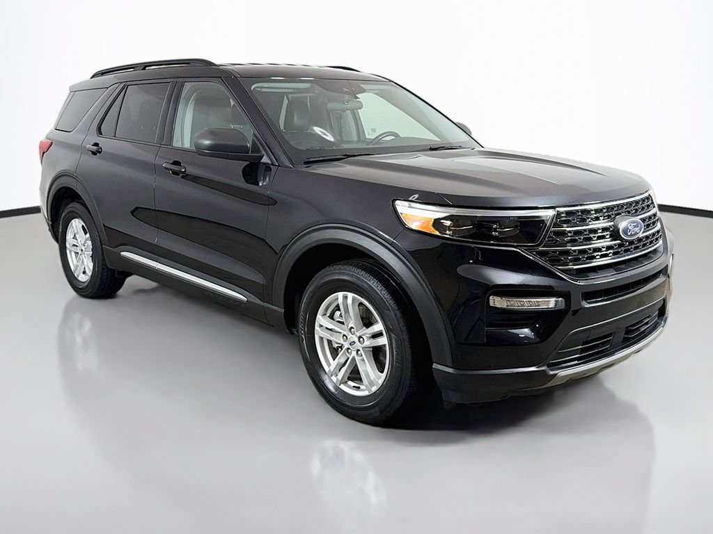 Used 2023 Ford Explorer XLT w/ Equipment Group 202A AWD/4WD image 39