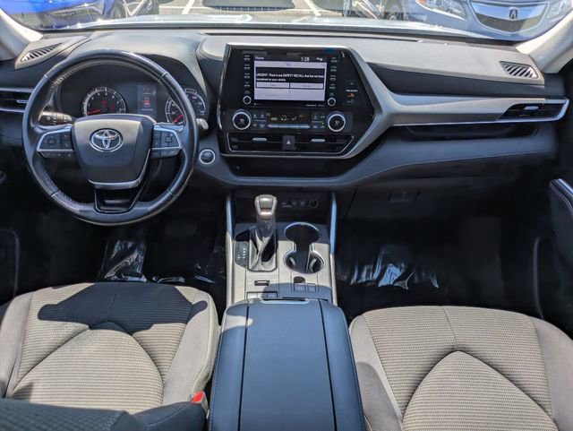 Used 2021 Toyota Highlander LE image 19