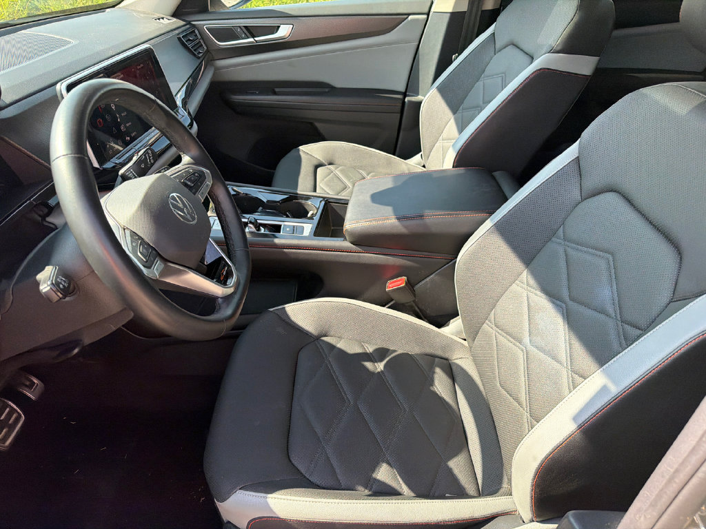 Used 2025 Volkswagen Atlas Peak Edition SE AWD/4WD image 9