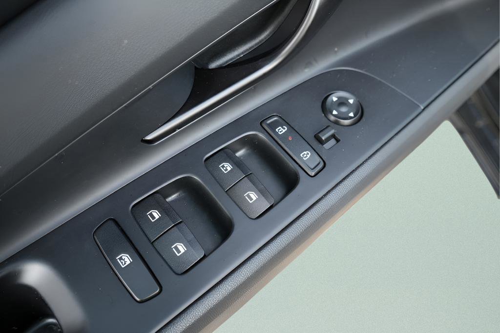 Used 2025 Hyundai Elantra SEL FWD image 21