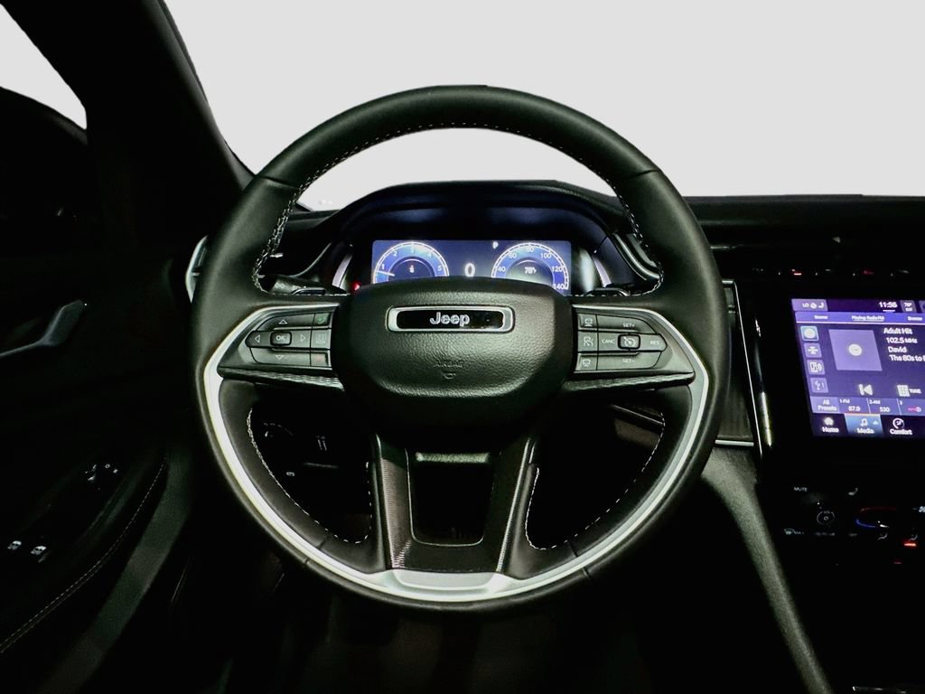 Used 2023 Jeep Grand Cherokee Altitude RWD image 10