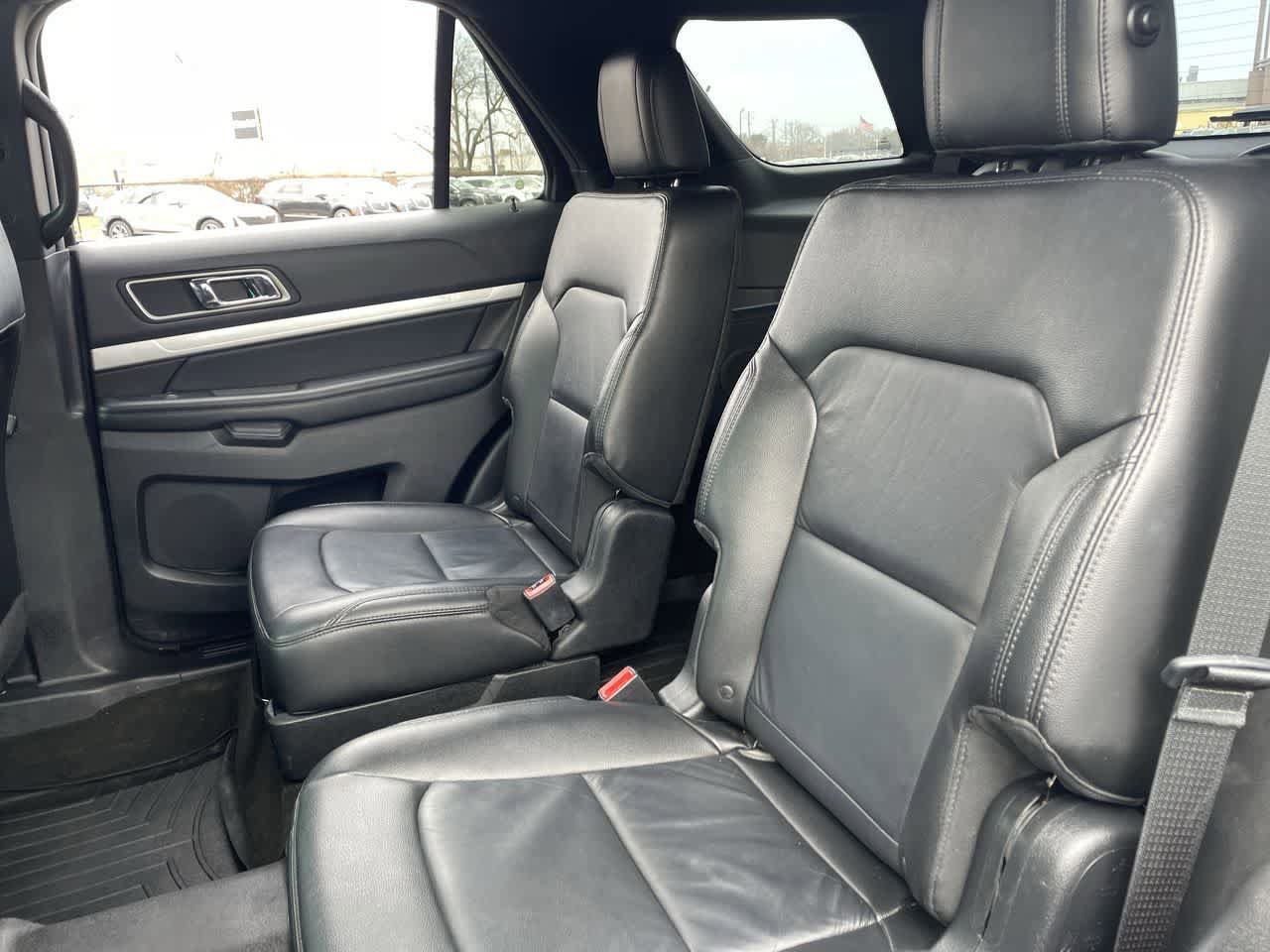 Used 2016 Ford Explorer XLT w/ Equipment Group 202A AWD/4WD image 20