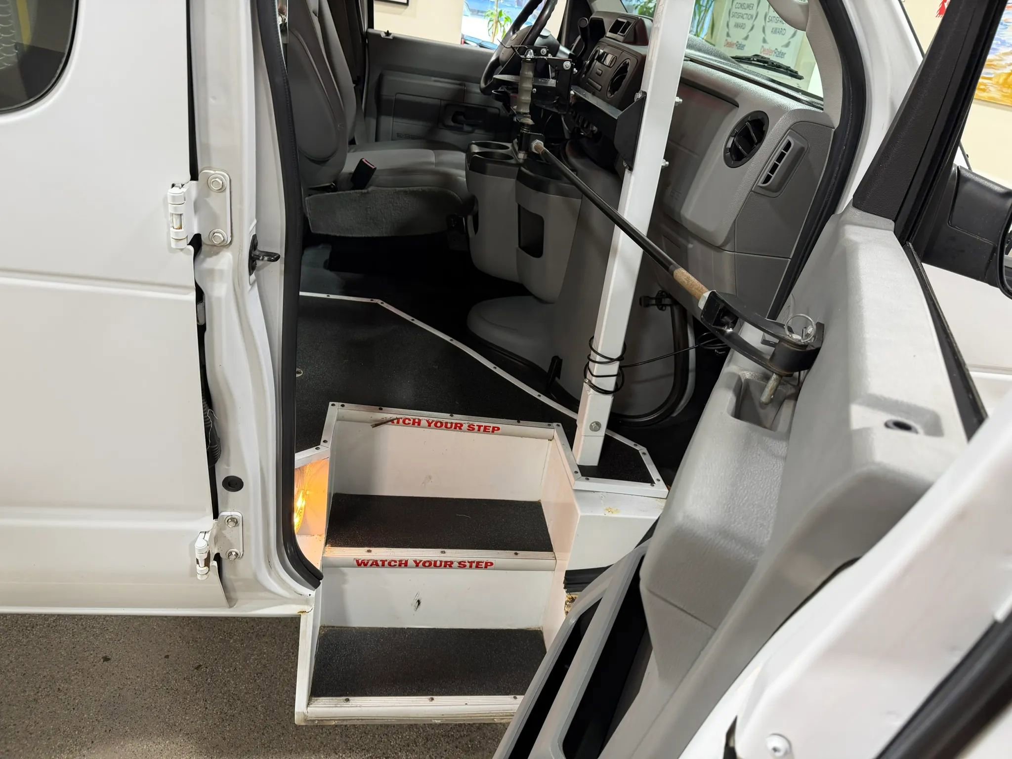 Used 2014 Ford E-250 and Econoline 250 Extended w/ Power Group RWD image 33