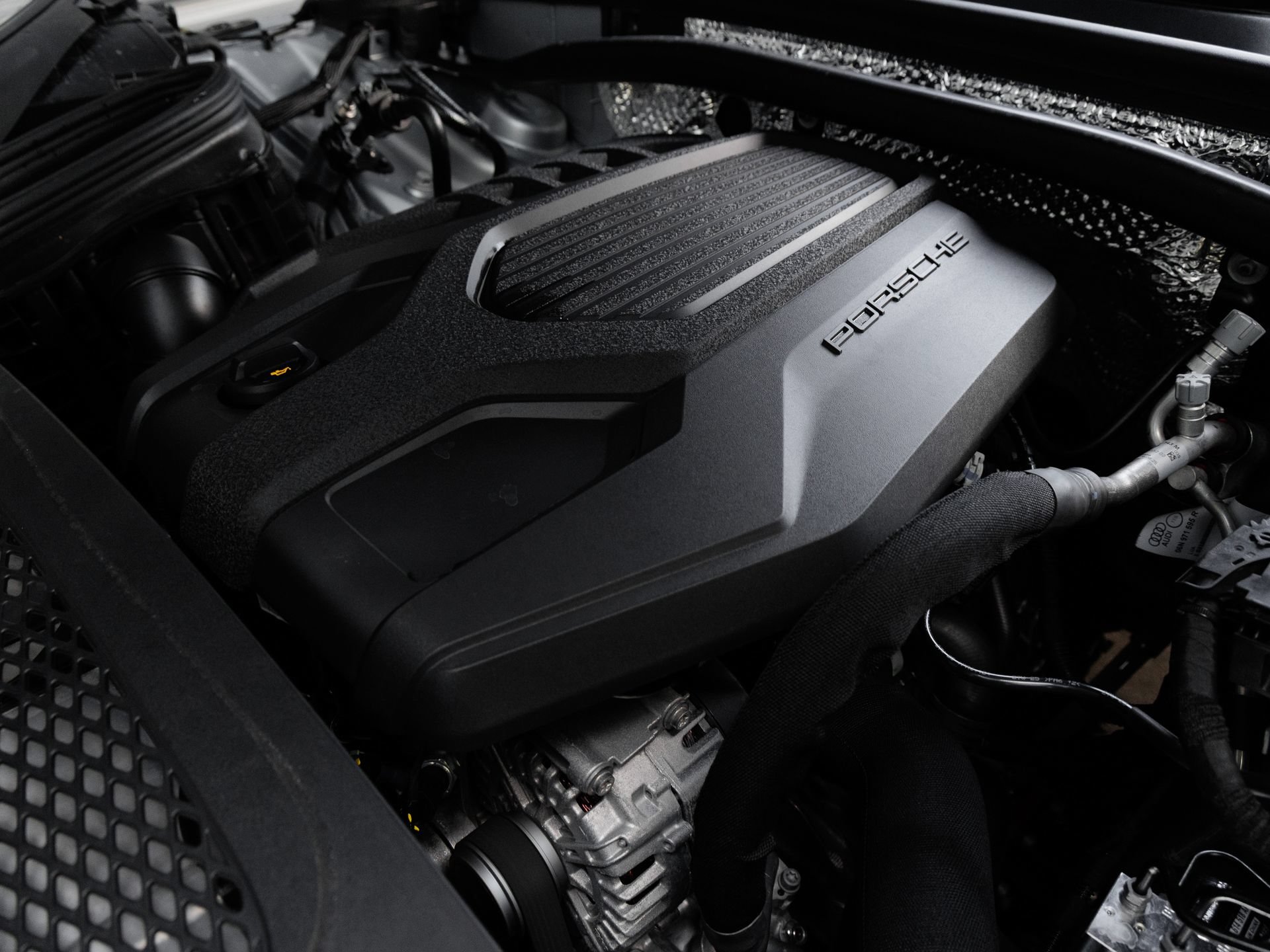 Certified 2026 Porsche Macan AWD/4WD image 40