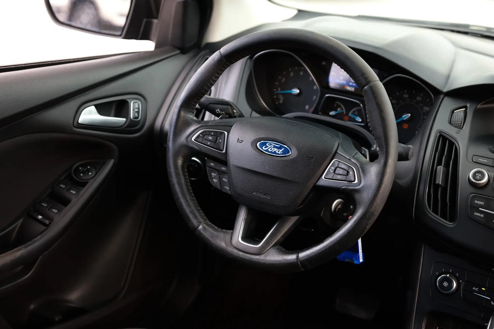 Used 2015 Ford Focus SE w/ SE Sport Package FWD image 30