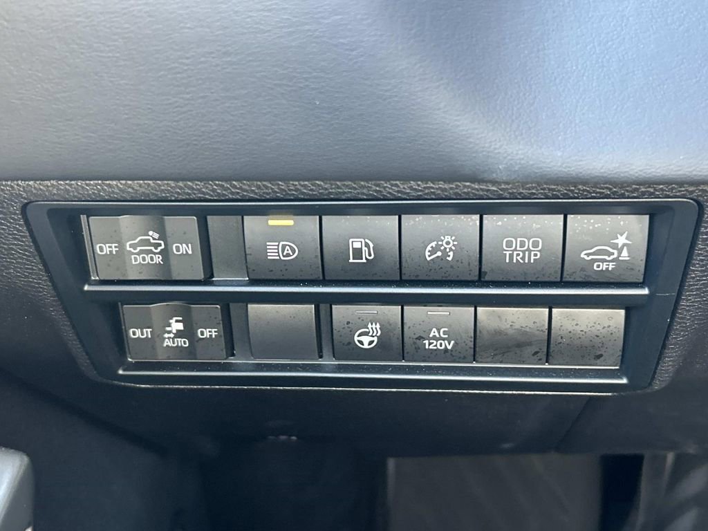 Used 2024 Toyota Tundra Platinum AWD/4WD image 28