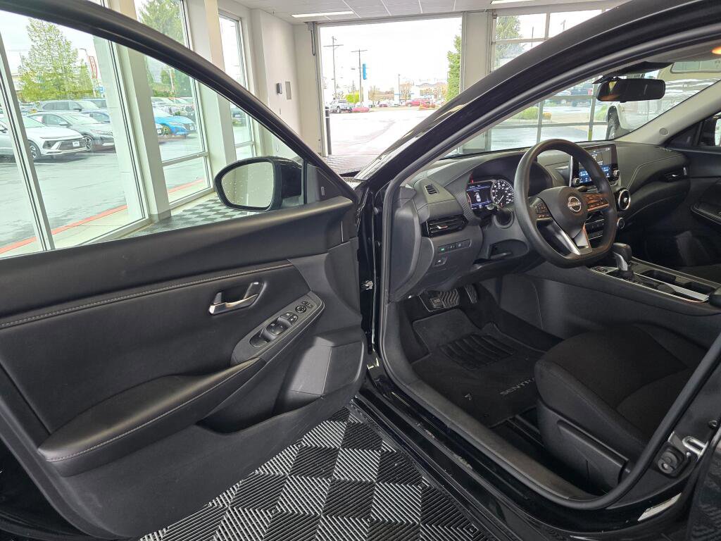 Used 2024 Nissan Sentra SV FWD image 32